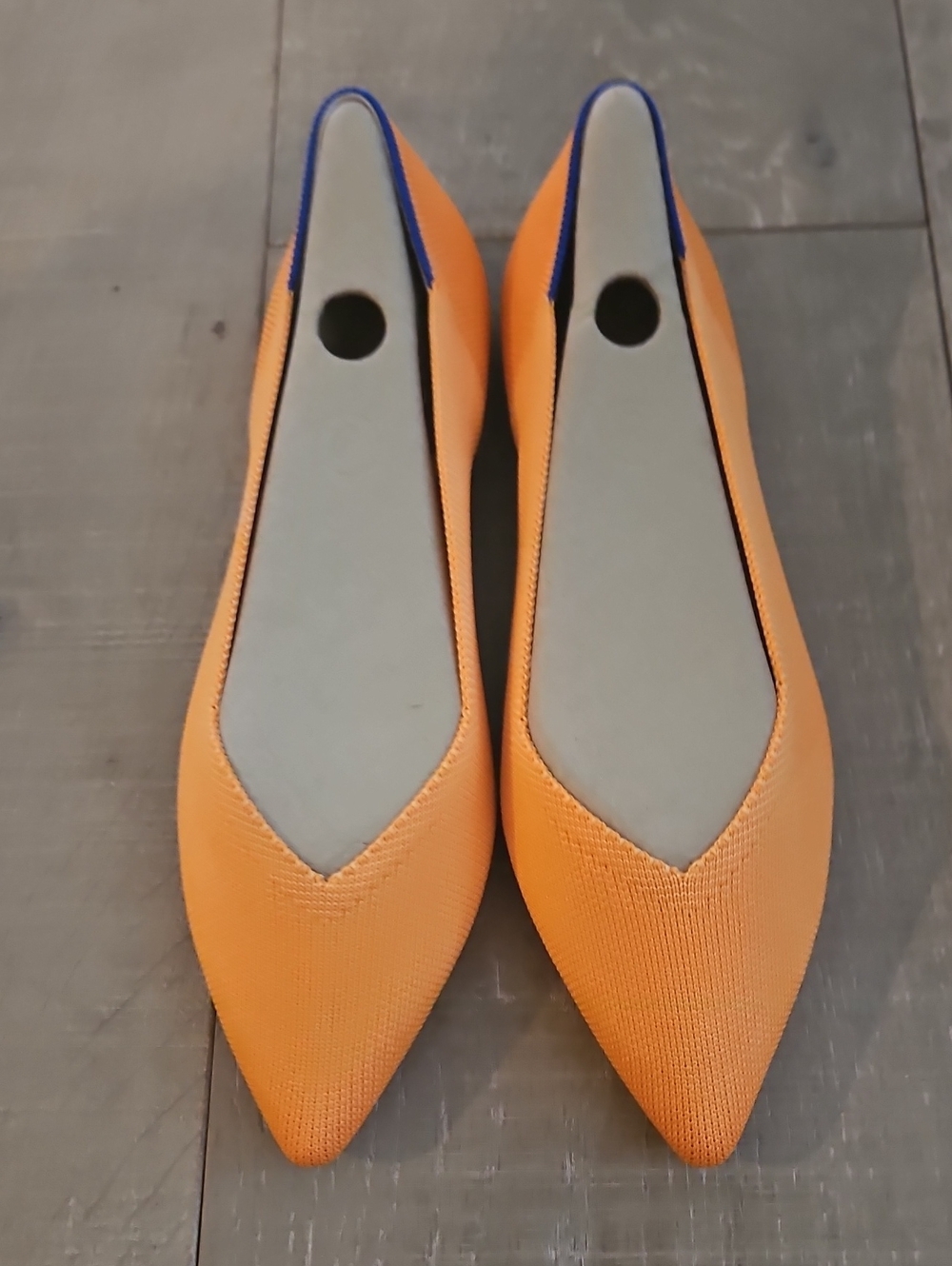 BNIB Rothys Tangerine Points size 10